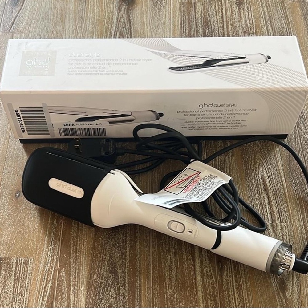 GHD Glide Hot Brush in Black and White